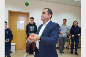 Learning to Juggle - Media Gallery